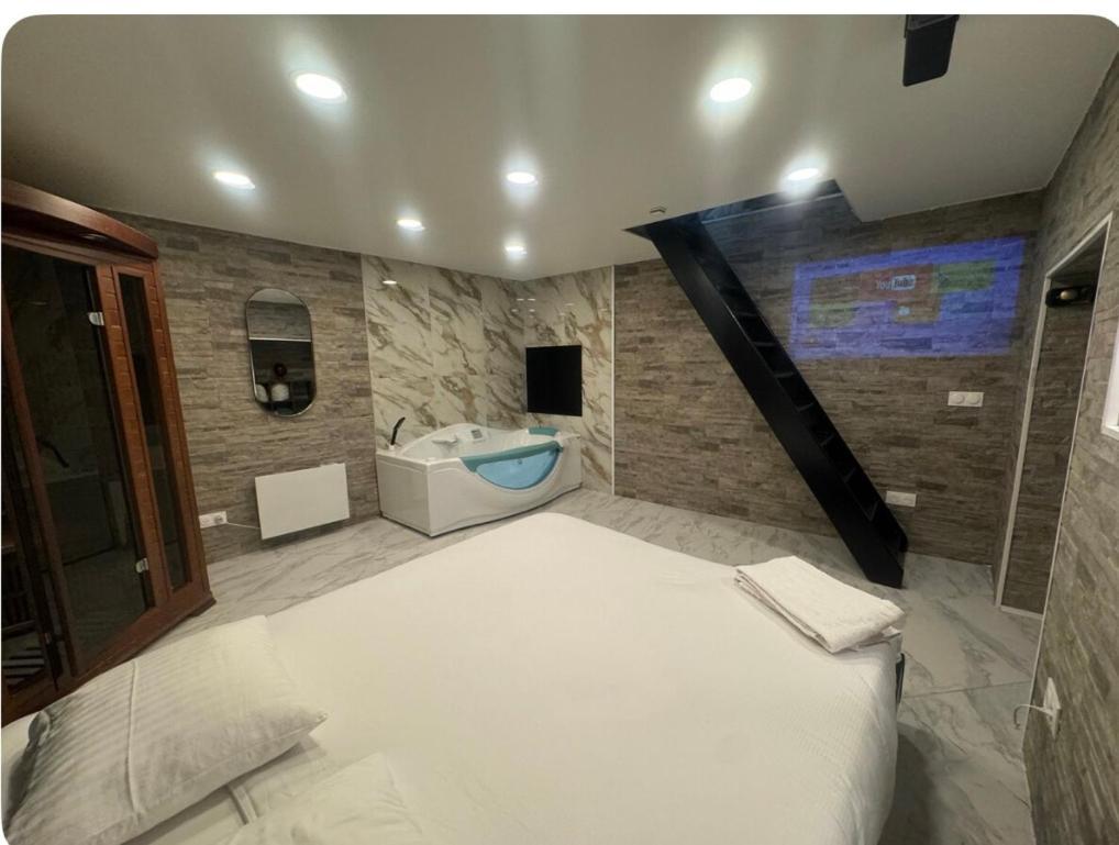 Maison Appartement Triplex Avec Jacuzzi Et Sauna Saint-Etienne (Loire) Exterior foto